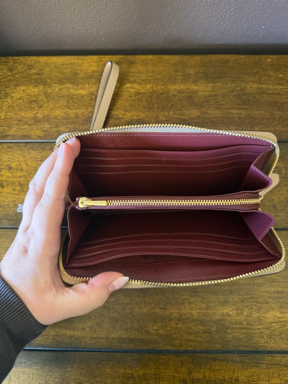 ✨NWOT - Coach Long Accordion Zip Wallet Wristlet✨ - Picture 7 of 9